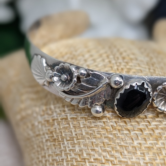 Vintage Sterling Silver Cuff Bracelet Black Onyx Florida Keys Small Wrist - Picture 7 of 15